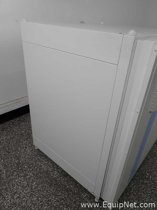 Thermo Scientific HERAcell 240i  CO2 Incubator