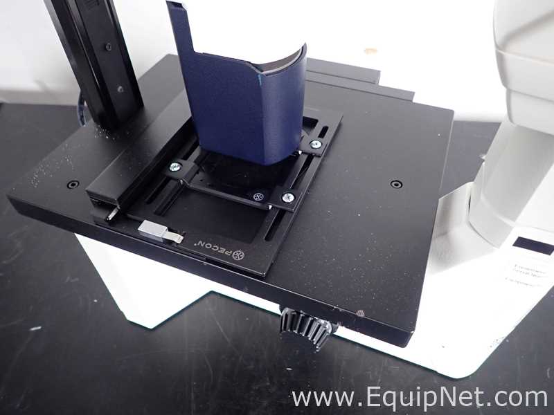 Leica DMIL LED Inverted Microscope with Extec High Intensity Fiber Optic Illuminator