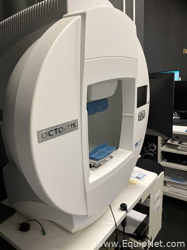 Haag Streit Octopus 900 Perimeter Eye Testing Machine