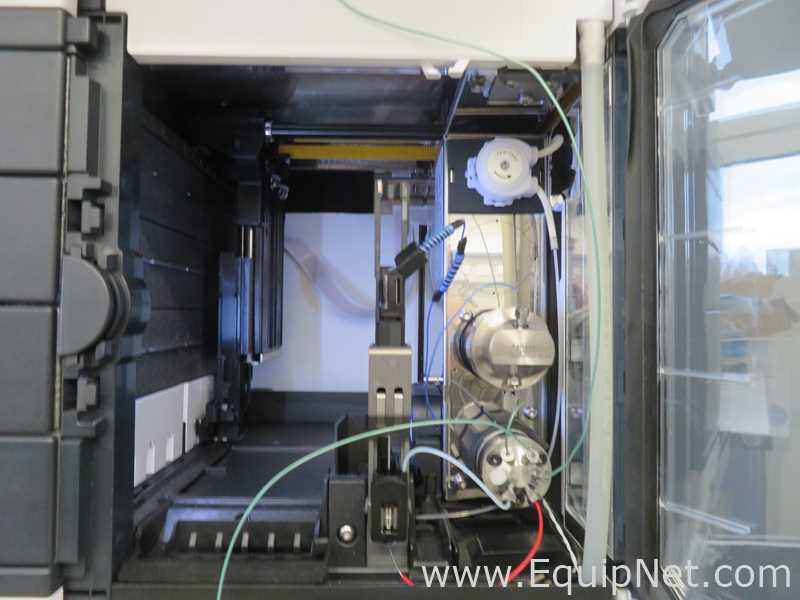 Agilent Technologies 1260 Infinity II HPLC System with 1260 Infinity II VWD Detector