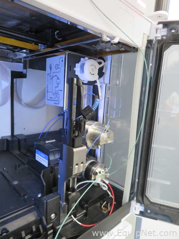 Agilent Technologies 1260 Infinity II HPLC System with 1260 Infinity II VWD Detector