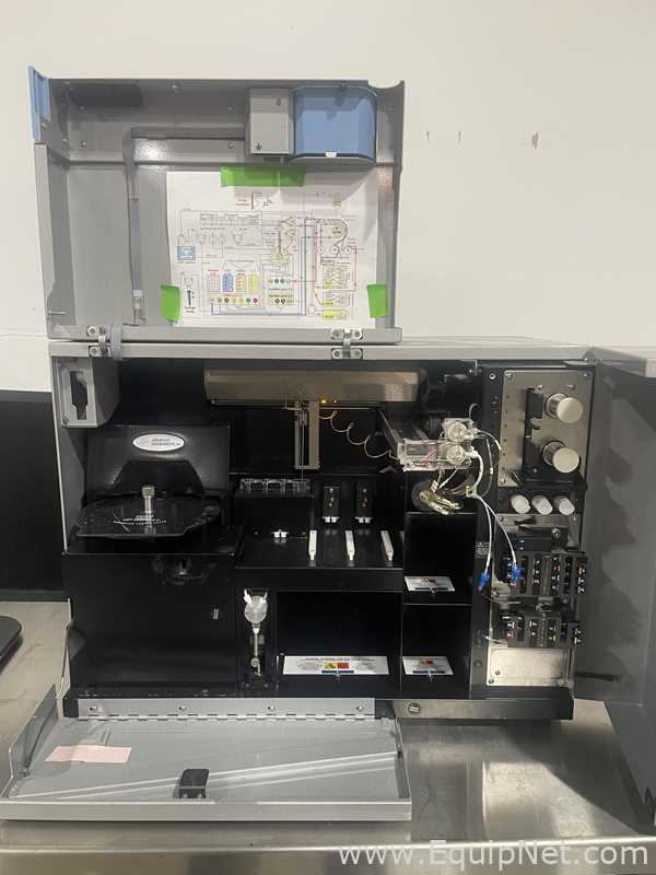Nova Biomedical BioProfile FLEX with computer system and monitor