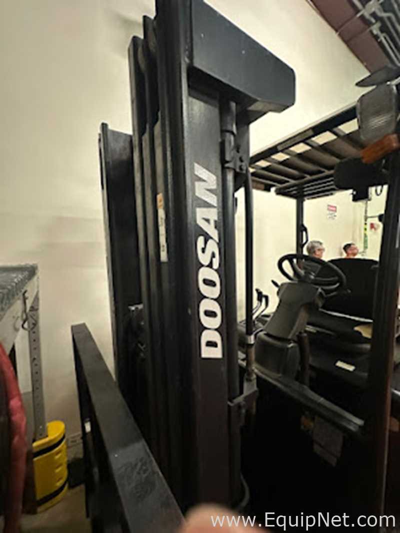 Empilhadeira Doosan Infracore B25S-5