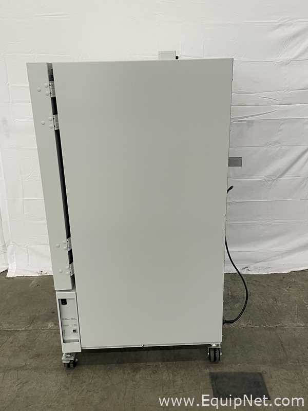 Binder KB240 Lab Incubator