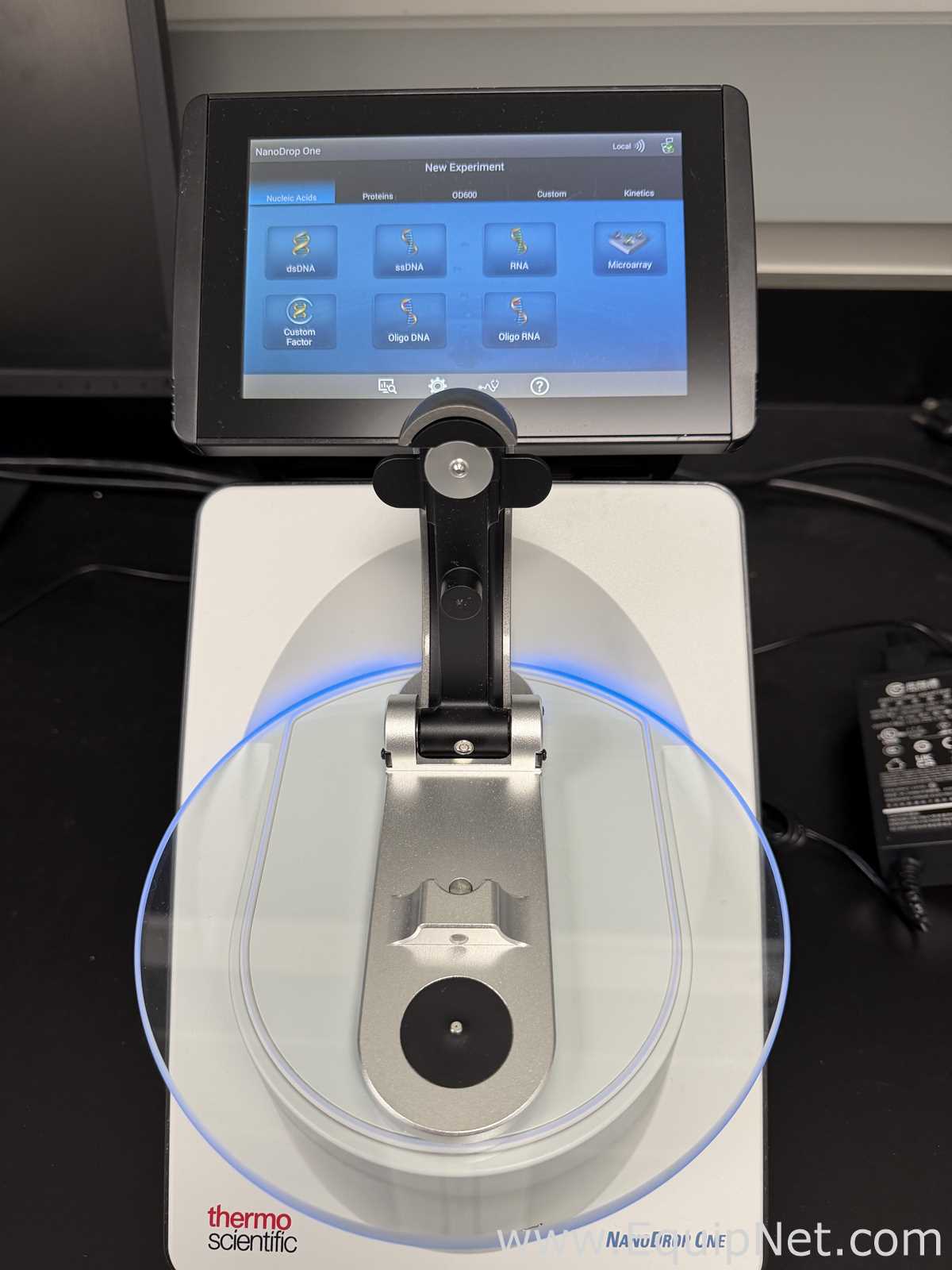 Thermo Scientific NanoDrop One Microvolume UV-Vis Spectrophotometer
