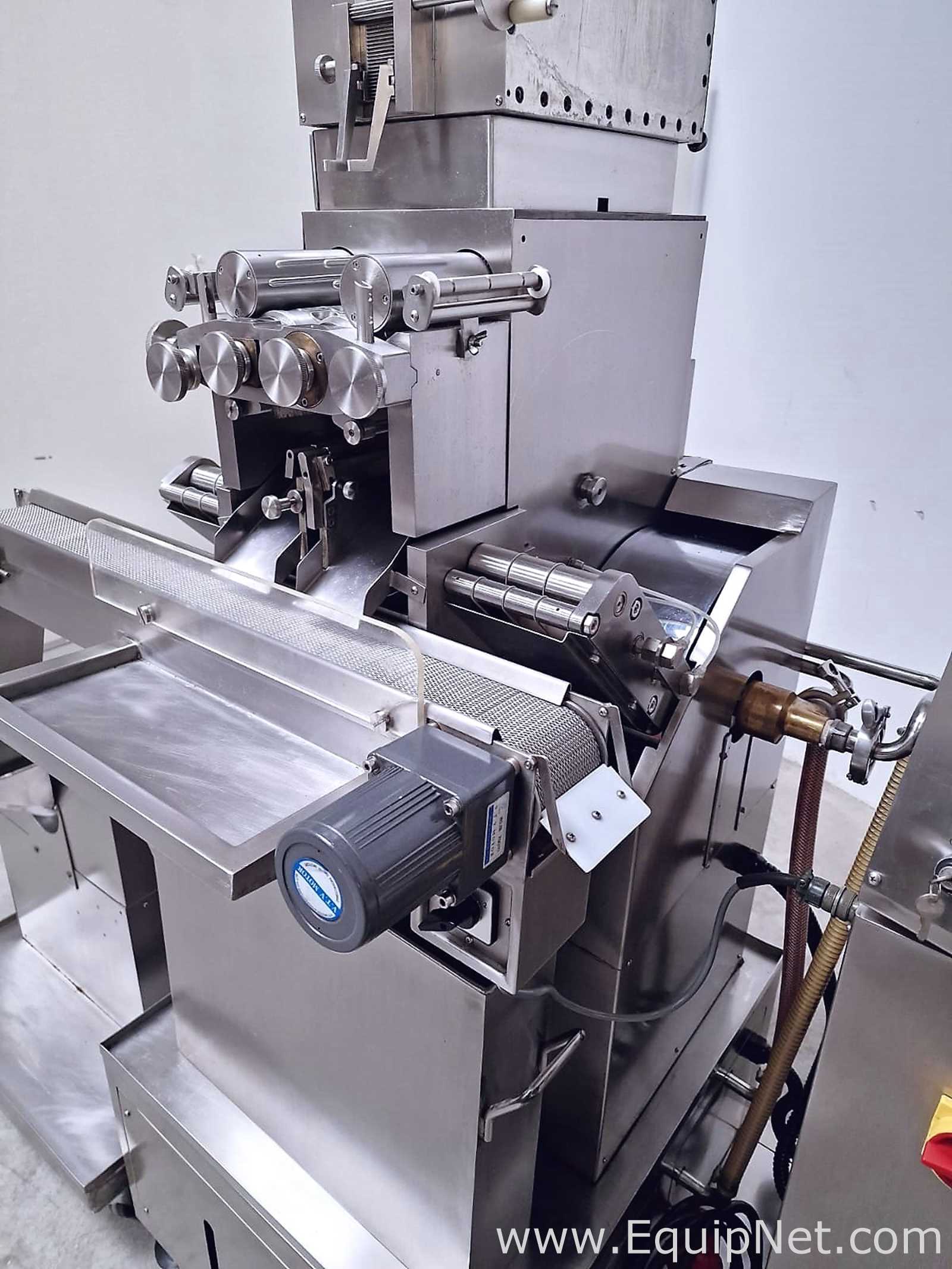 Máquina para Encapsulamento de Gel Mole Zhejiang Fuchang Machinery Co. LTD RG0.8-110A