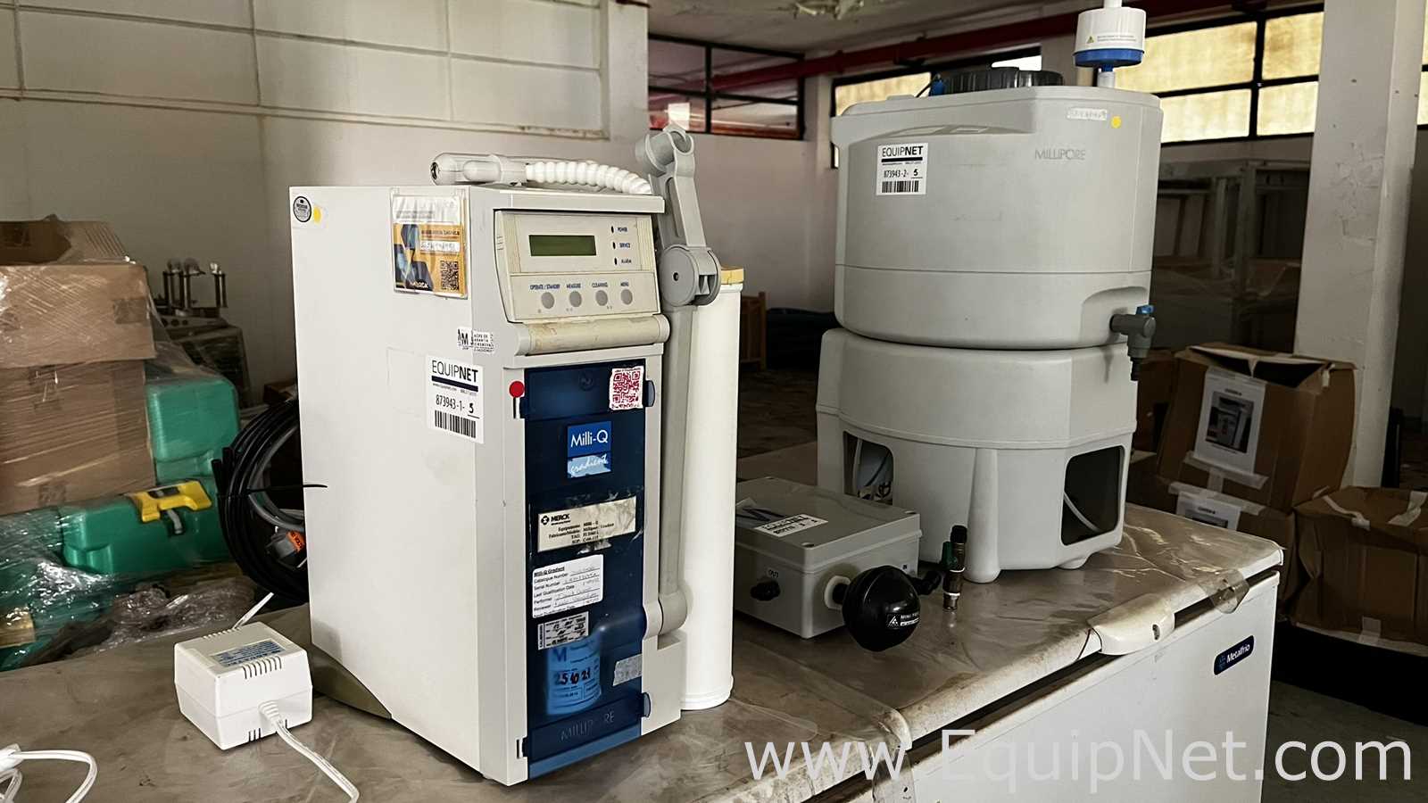 Sistema de Purificação de Água Millipore Milli-Q Gradient com Reservatório Millipore 30 Litros