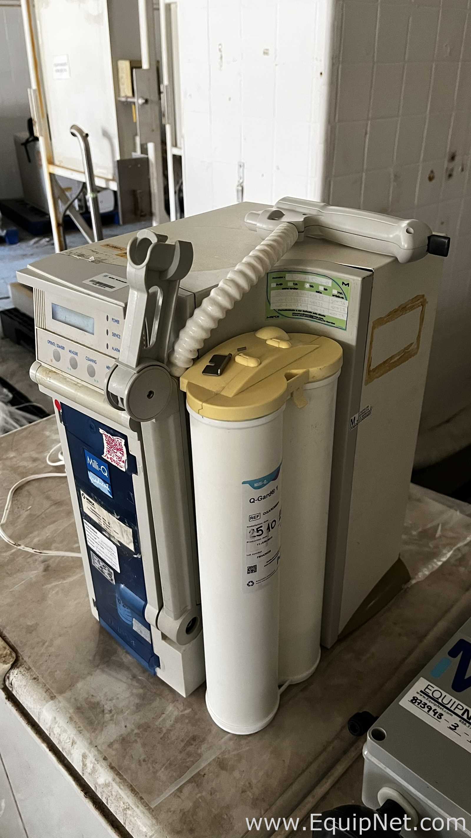 Sistema de Purificação de Água Millipore Milli-Q Gradient com Reservatório Millipore 30 Litros