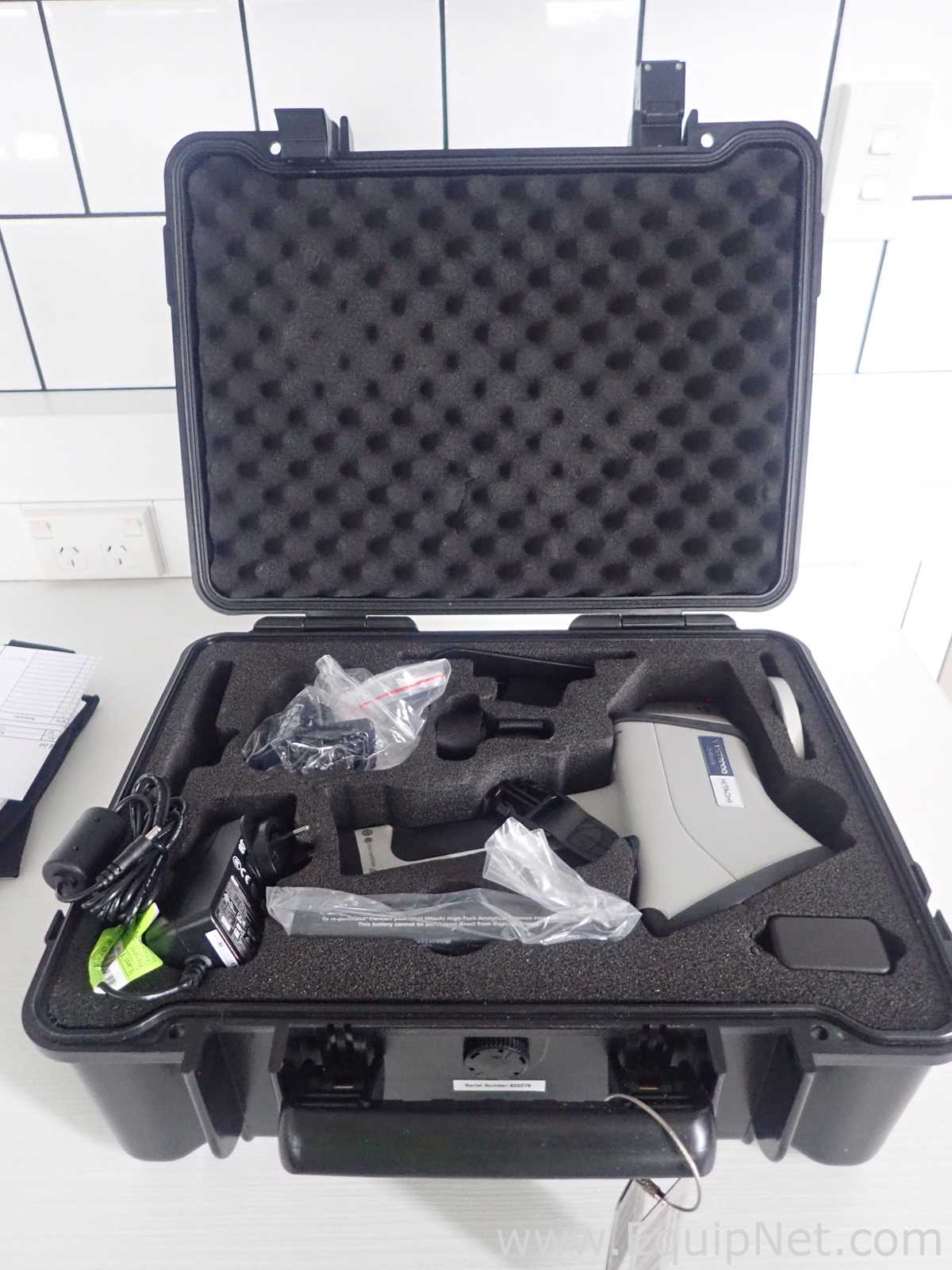 Hitachi X-MET8000 Optimum Handheld XRF Analyzer