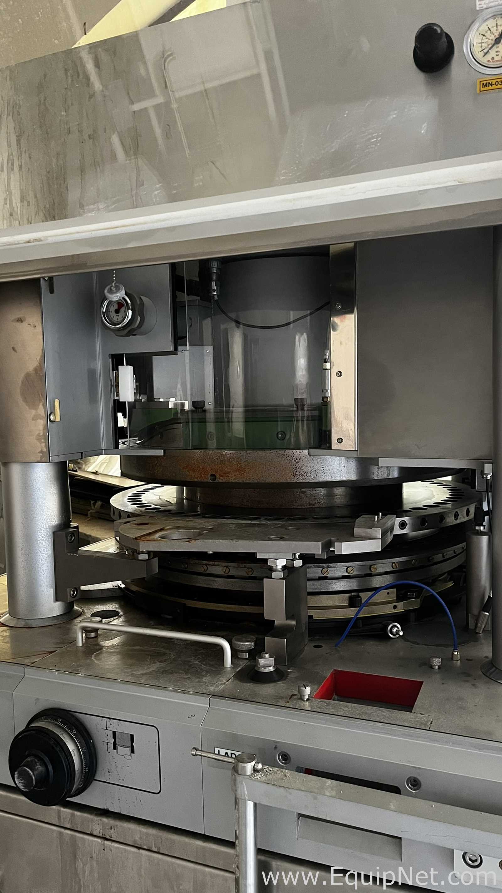 Compressora Rotativa de Comprimidos Manesty Rotapress Diamond