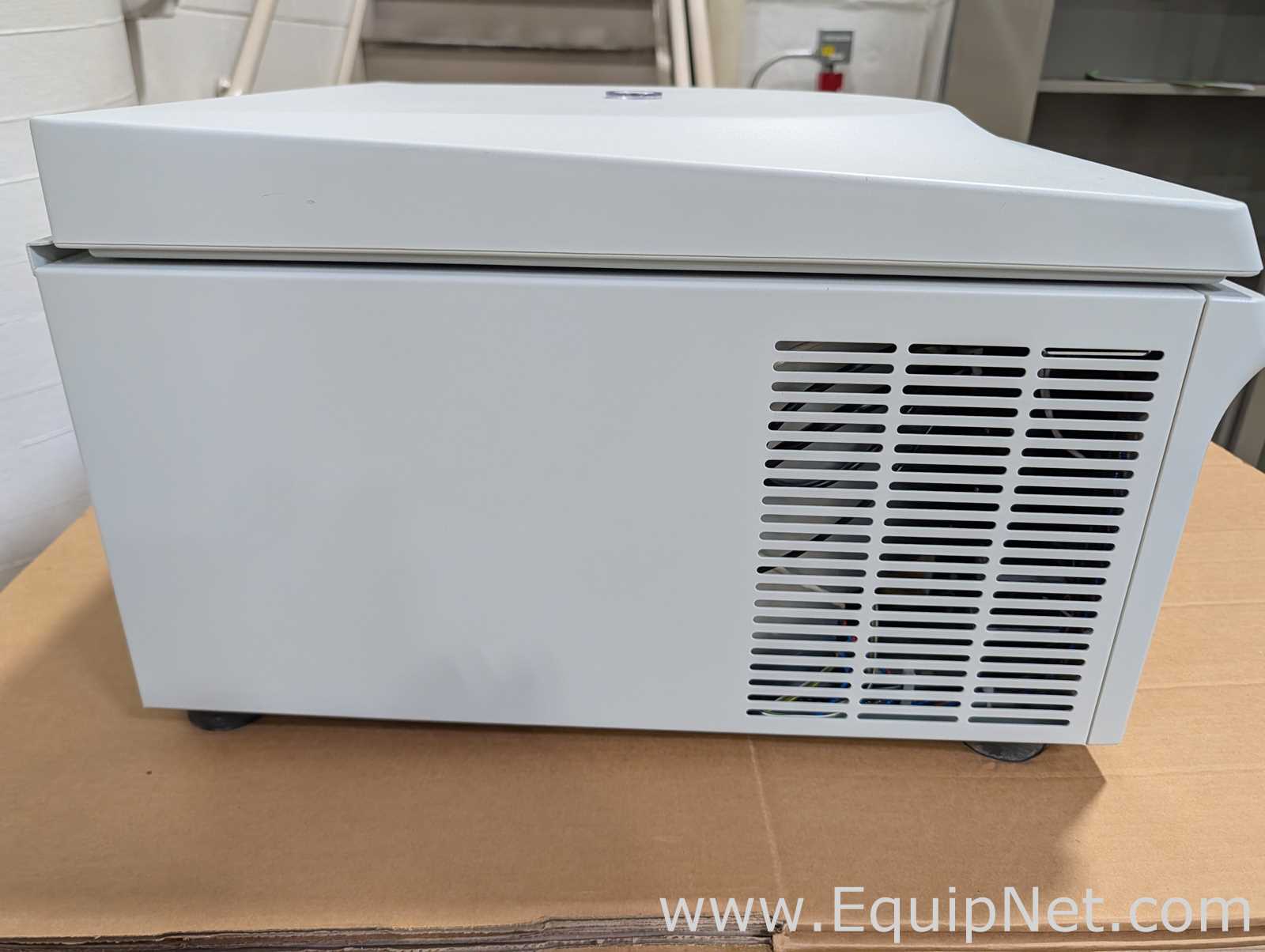Eppendorf 5811F Laboratory Centrifuge