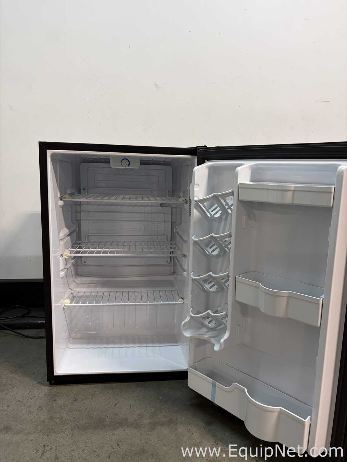 Lote de 3 Refrigeradores Danby Inc DAR044A4BDD
