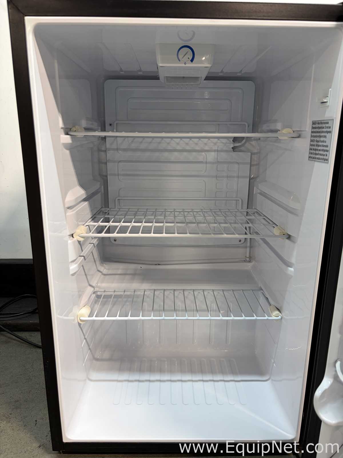 Lote de 3 Refrigeradores Danby Inc DAR044A4BDD