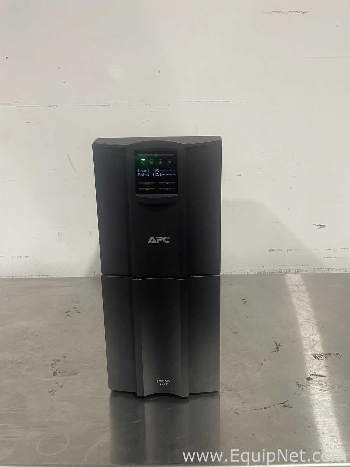 Equipamento de Computação APC Smart UPS 3000