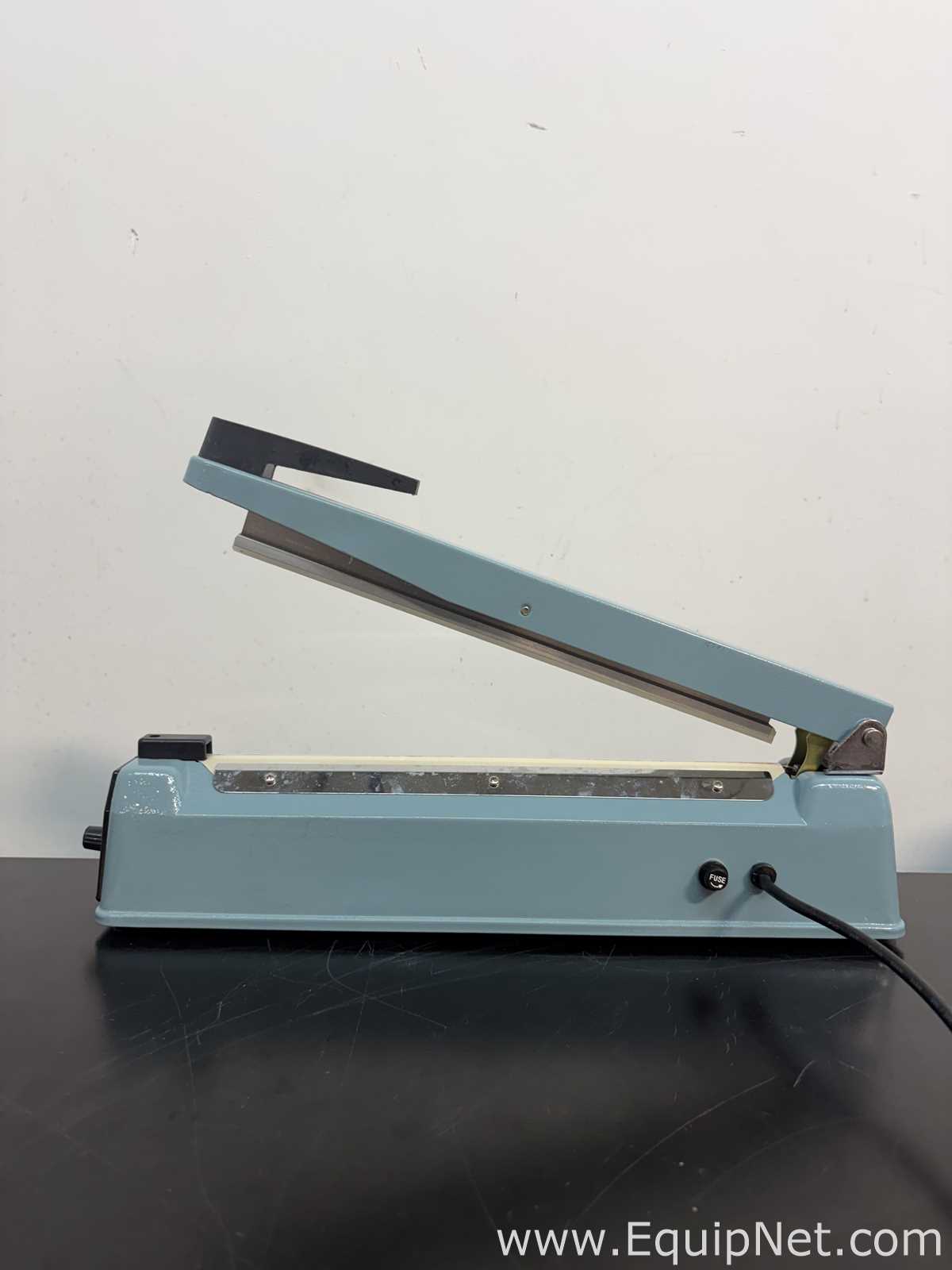 Los aus  Verschiedene Laborgeräte Various 