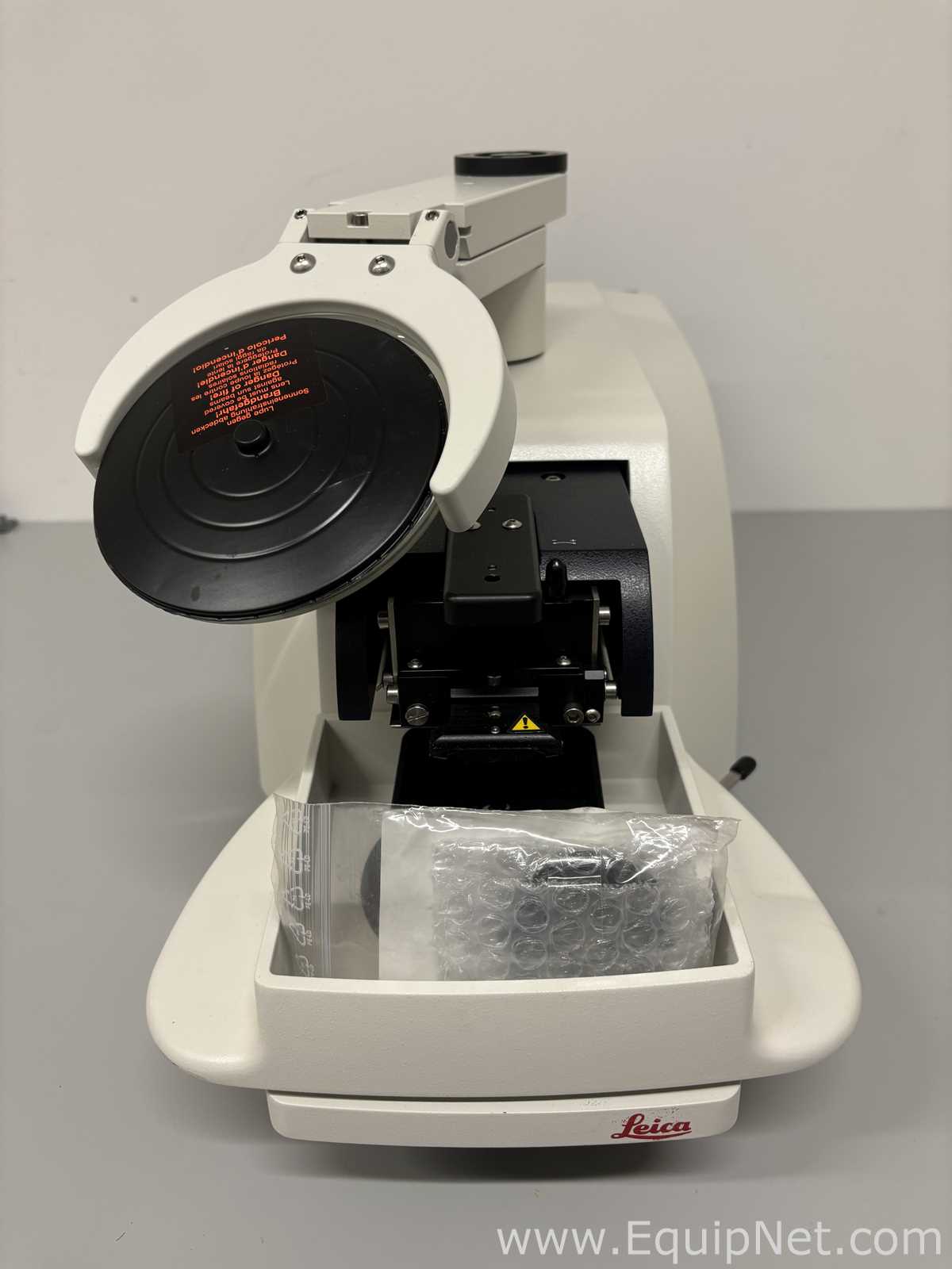 Leica VT1200 S Vibrating Blade Microtome with Accessories