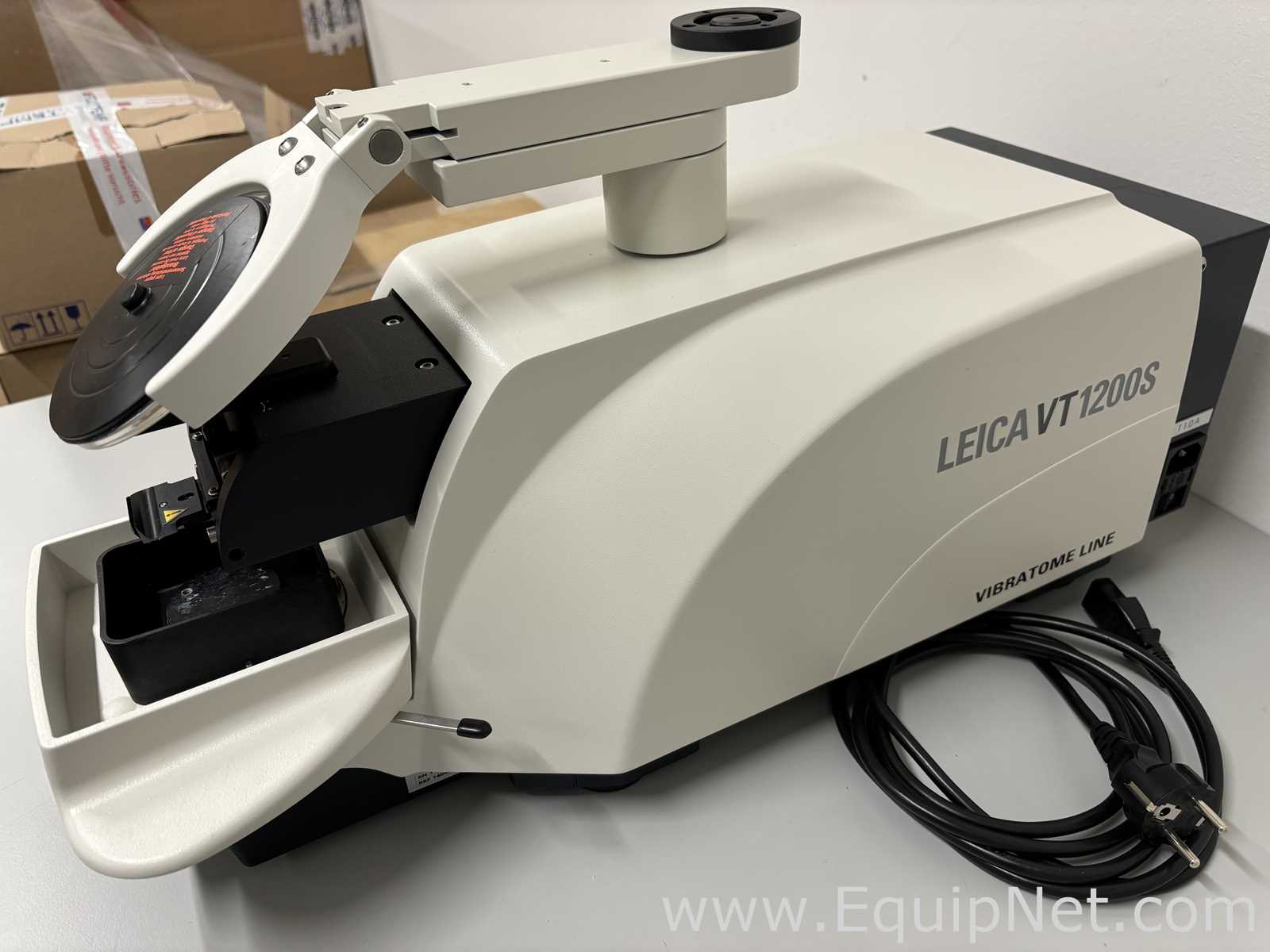 Leica VT1200 S Vibrating Blade Microtome with Accessories