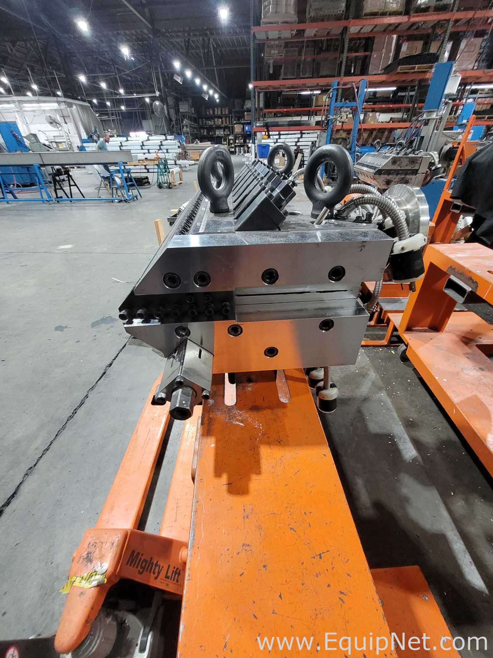 Linha de Extrusão e Plástico Downstream Nordson Extrusion Dies Industries LLC Ultraflex H100.  35 Polegadas