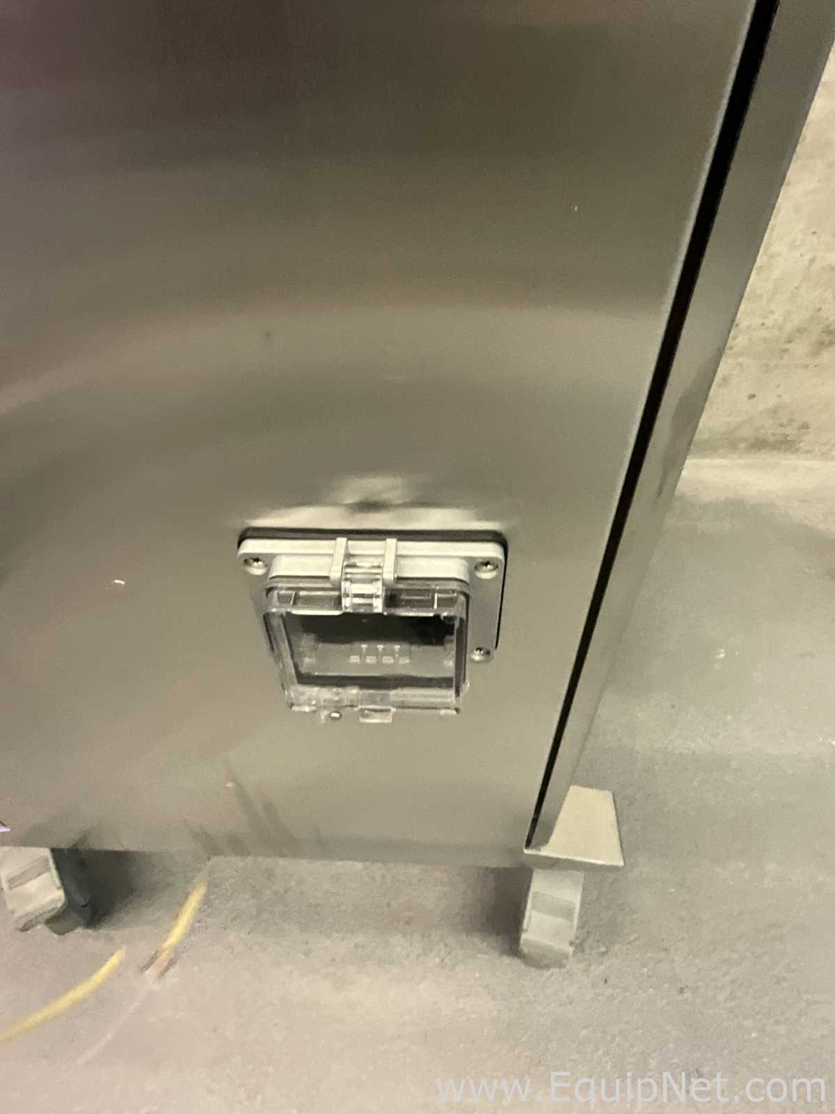 Finesse Solutions, Inc. TruViu Bioreactor with Hope Industrial Systems HIS-UM19-STAF LCD Monitor