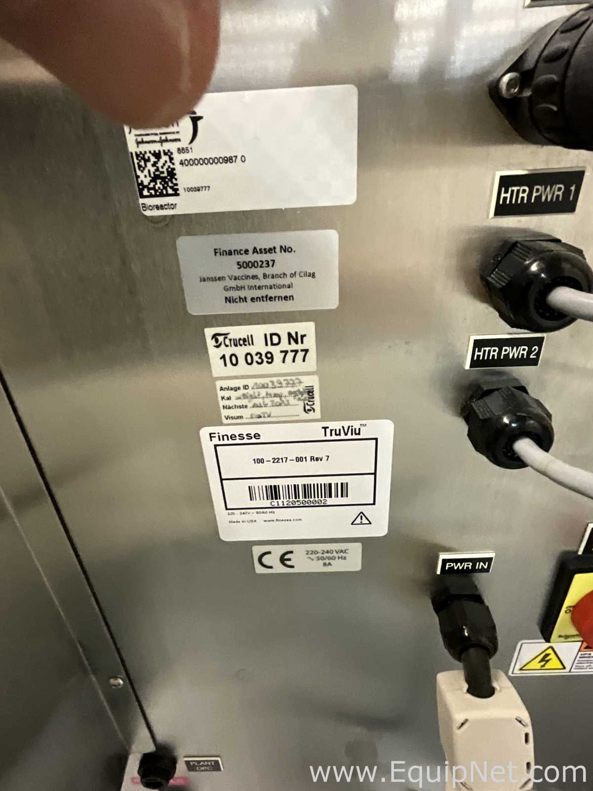 Finesse Solutions, Inc. TruViu Bioreactor with Hope Industrial Systems HIS-UM19-STAF LCD Monitor