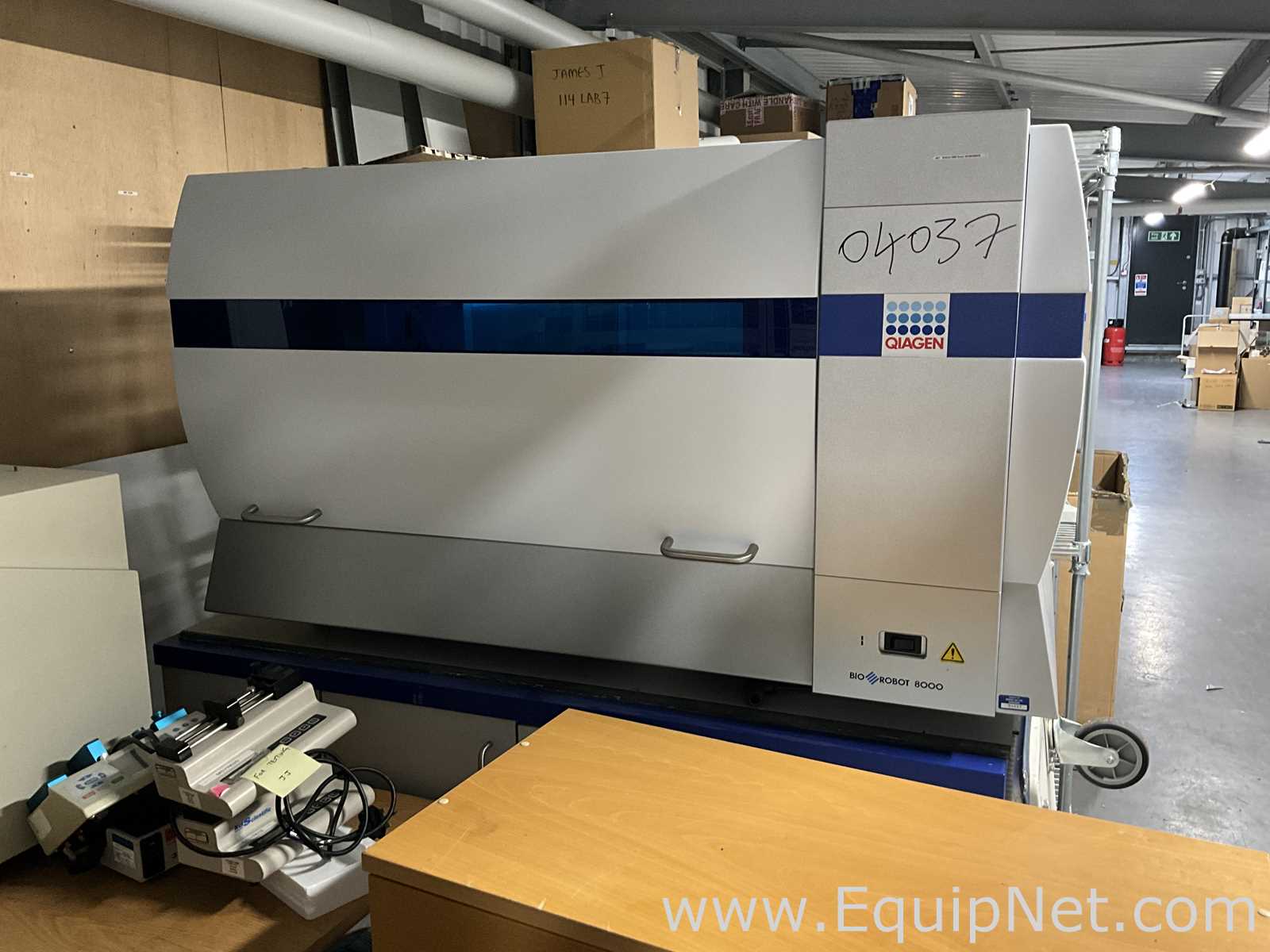 Qiagen BioRobot 8000 Liquid Handler