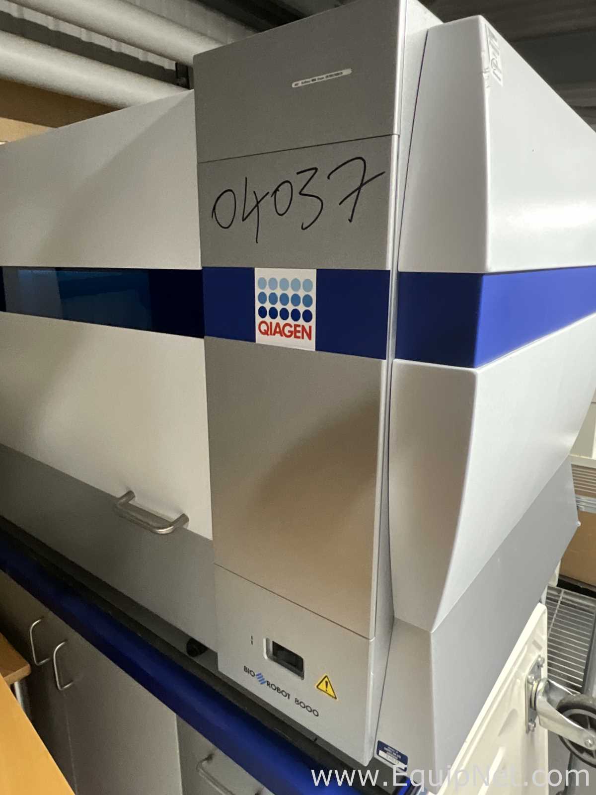 Qiagen BioRobot 8000 Liquid Handler