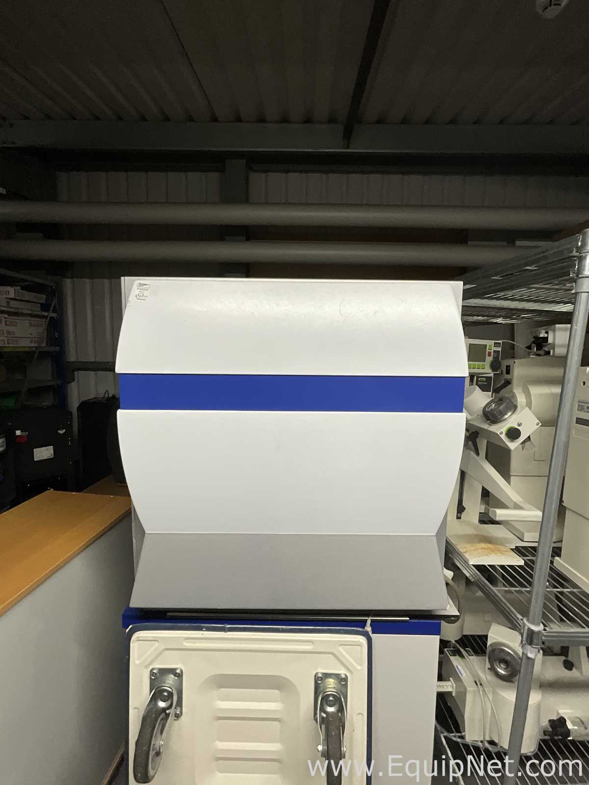 Qiagen BioRobot 8000 Liquid Handler