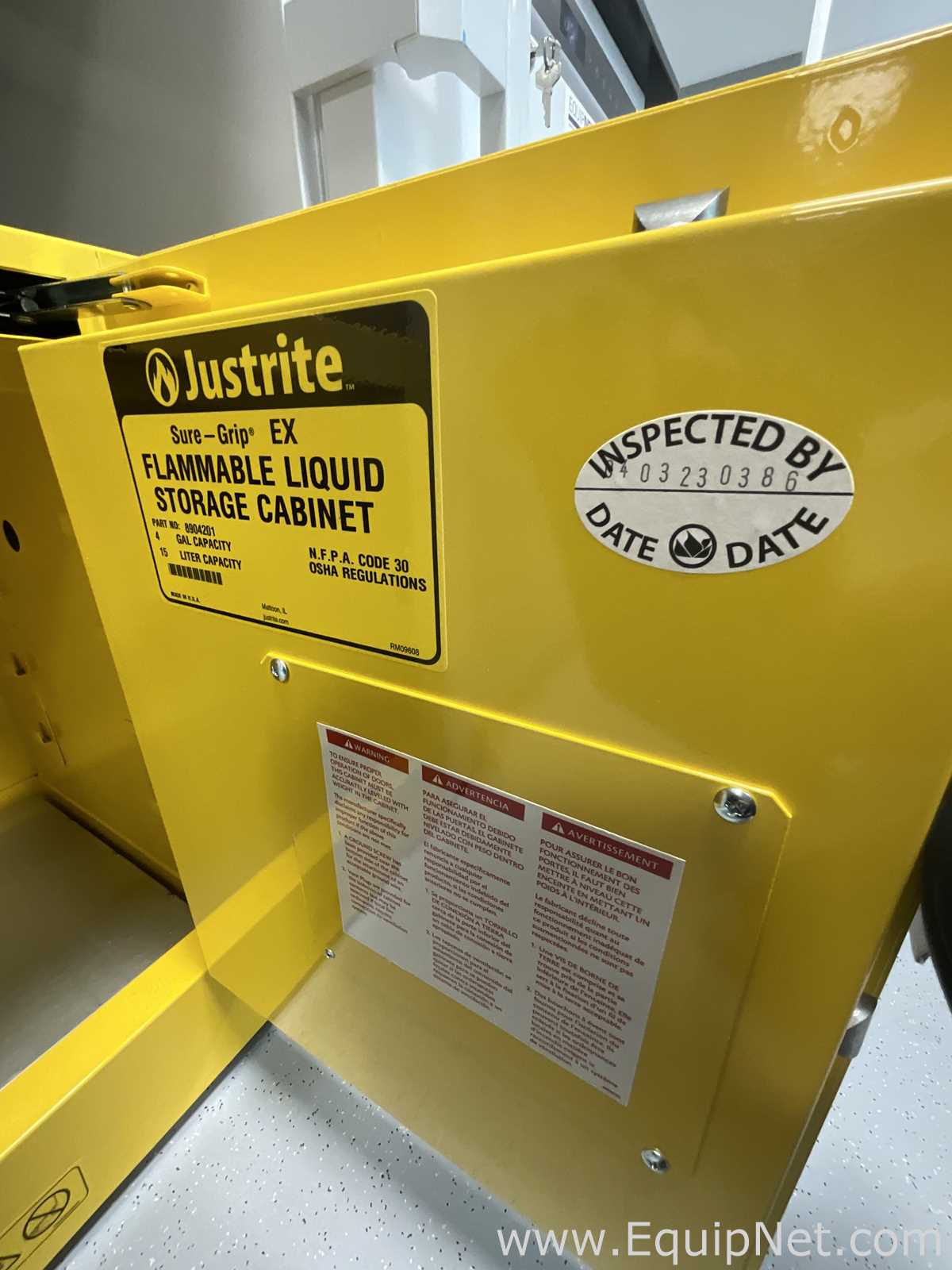 Gabinete de Almacenamiento de Inflamables JustRite Requisitos de aire 15 L.  15 Litros