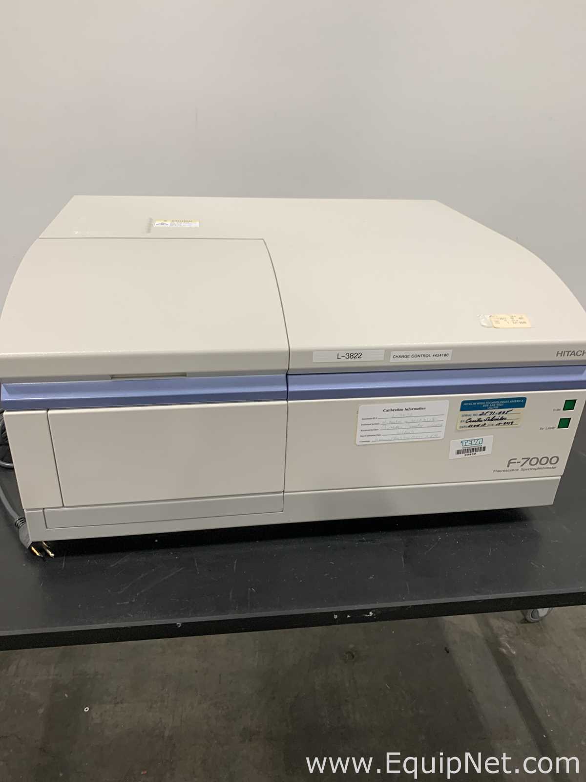Hitachi F-7000 Spectrophotometer