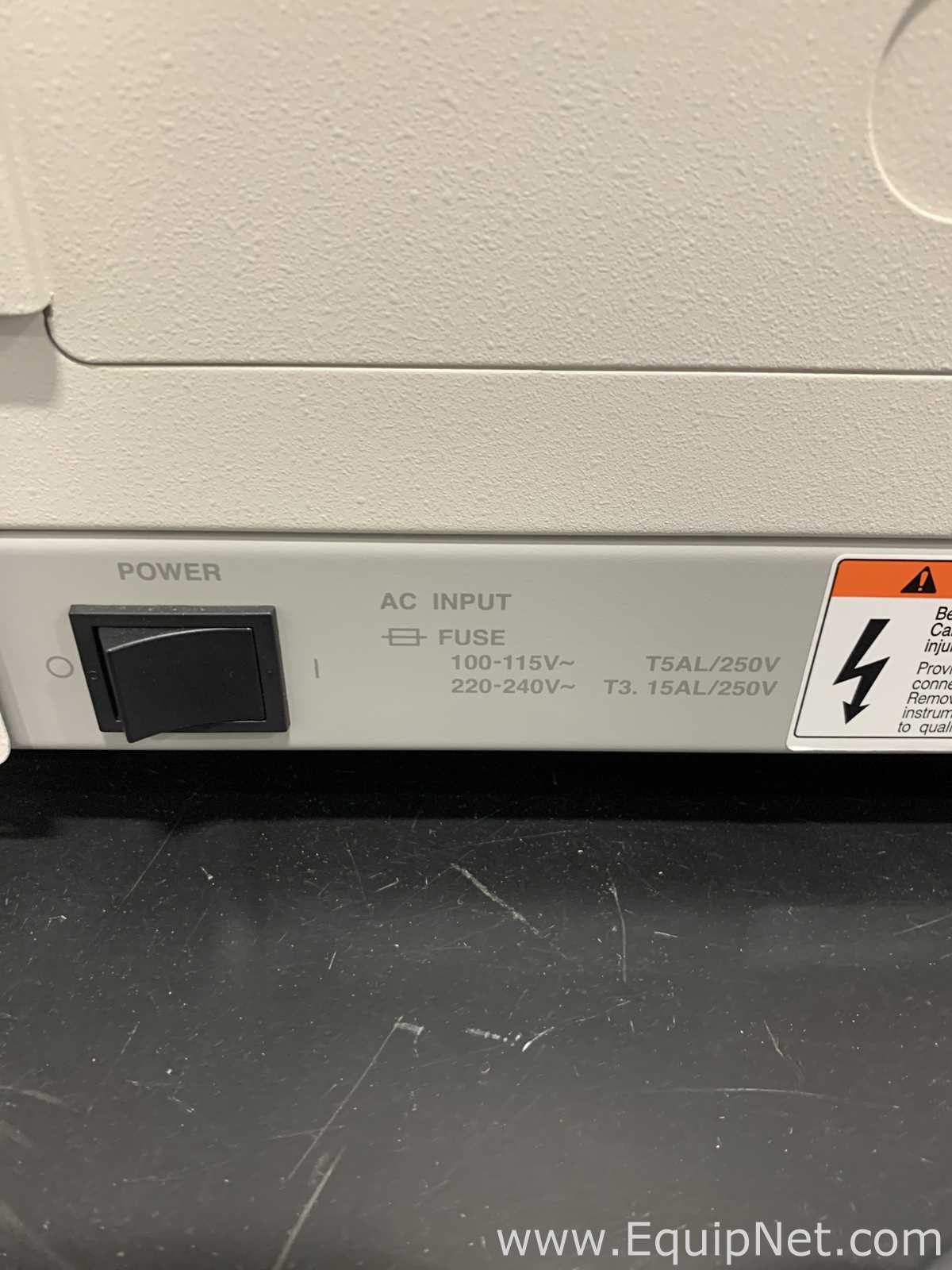 Hitachi F-7000 Spectrophotometer