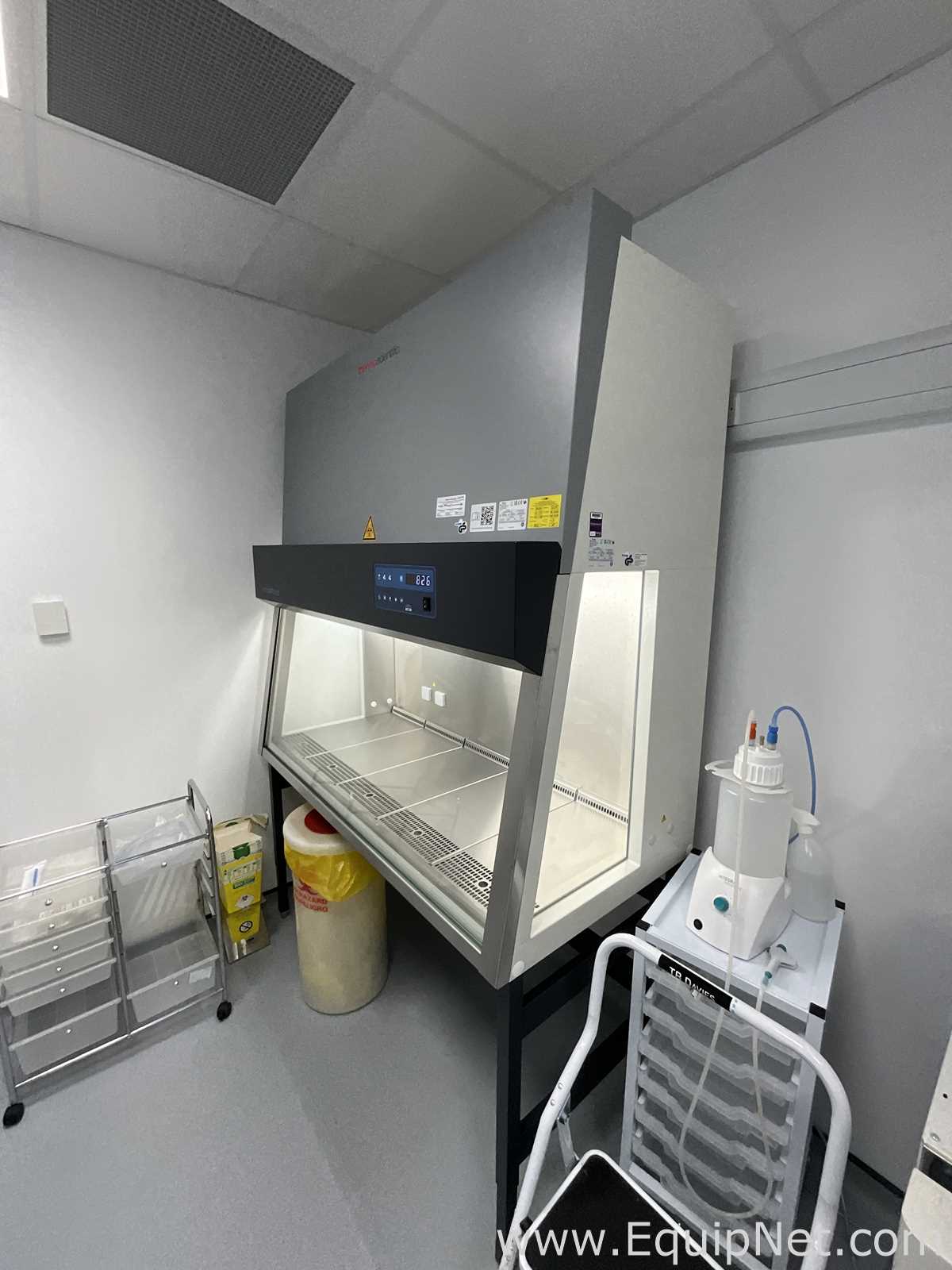 Thermo Scientific Herasafe 2025 1.5 Class II Biological Safety Cabinet
