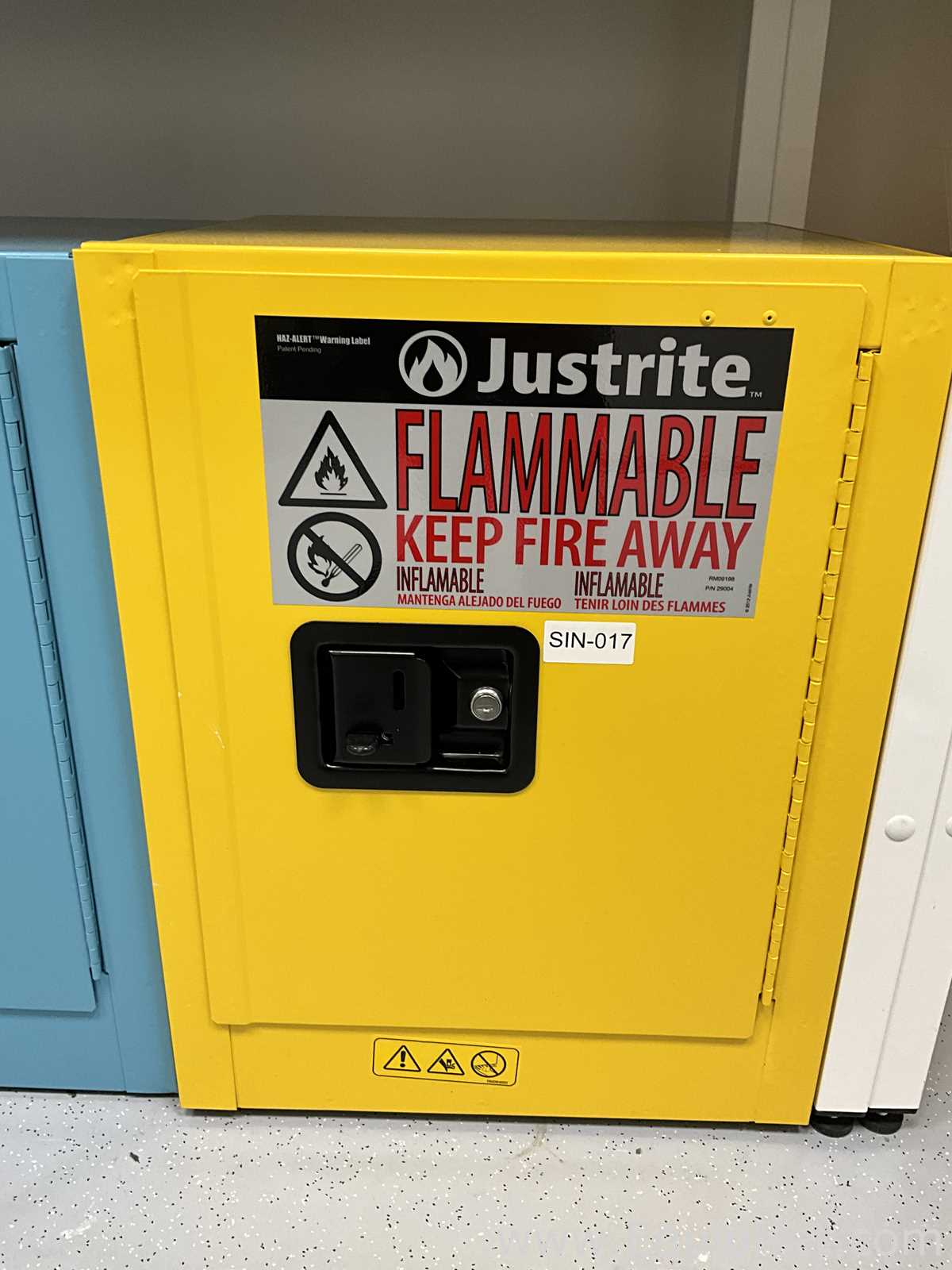 Lote de 2 Gabinetes de Almacenamiento de Inflamables JustRite Requisitos de aire 15 L.  15 Litros