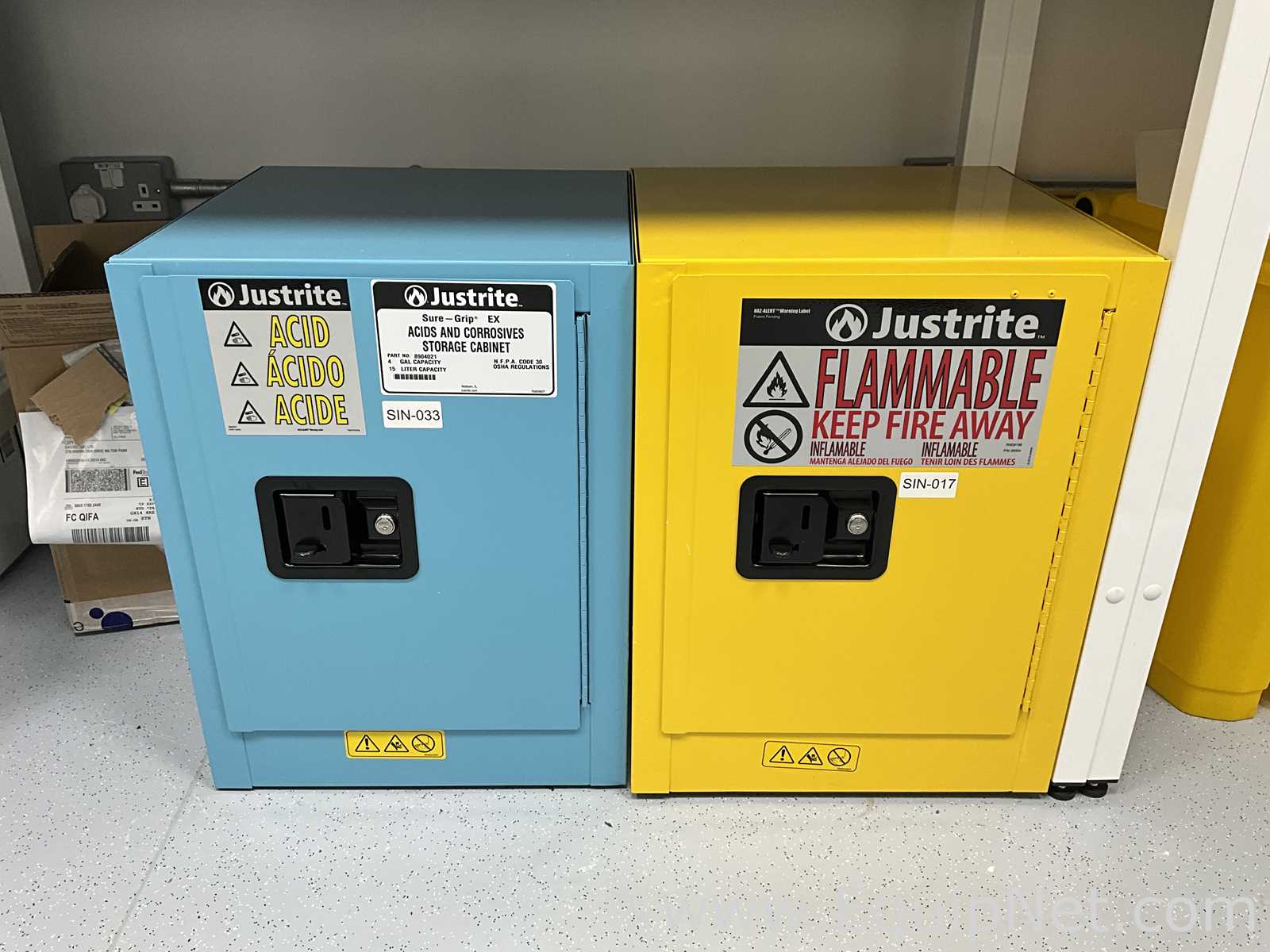 Lote de 2 Gabinetes de Almacenamiento de Inflamables JustRite Requisitos de aire 15 L.  15 Litros