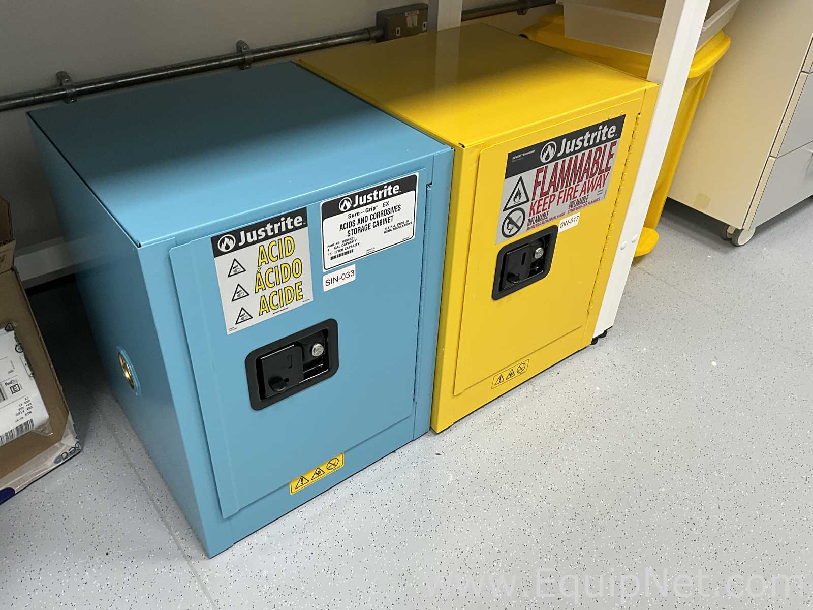 Lote de 2 Gabinetes de Almacenamiento de Inflamables JustRite Requisitos de aire 15 L.  15 Litros