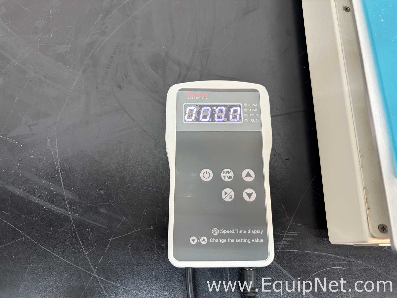 Thermo Scientific 88881101 MaxQ 2000 CO2 Plus Benchtop Orbital Shaker