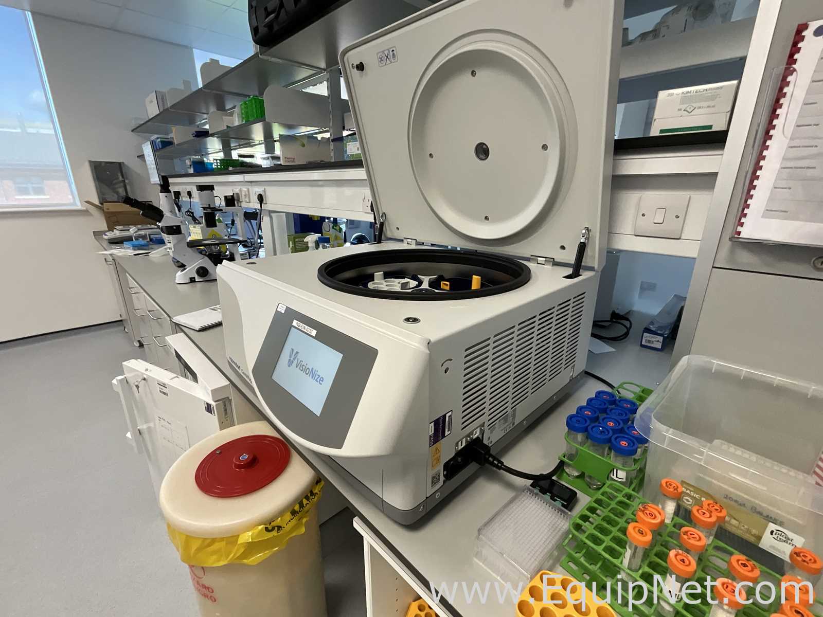 Eppendorf 5910Ri Refrigerated Laboratory Centrifuge - Needs Repair to Lid
