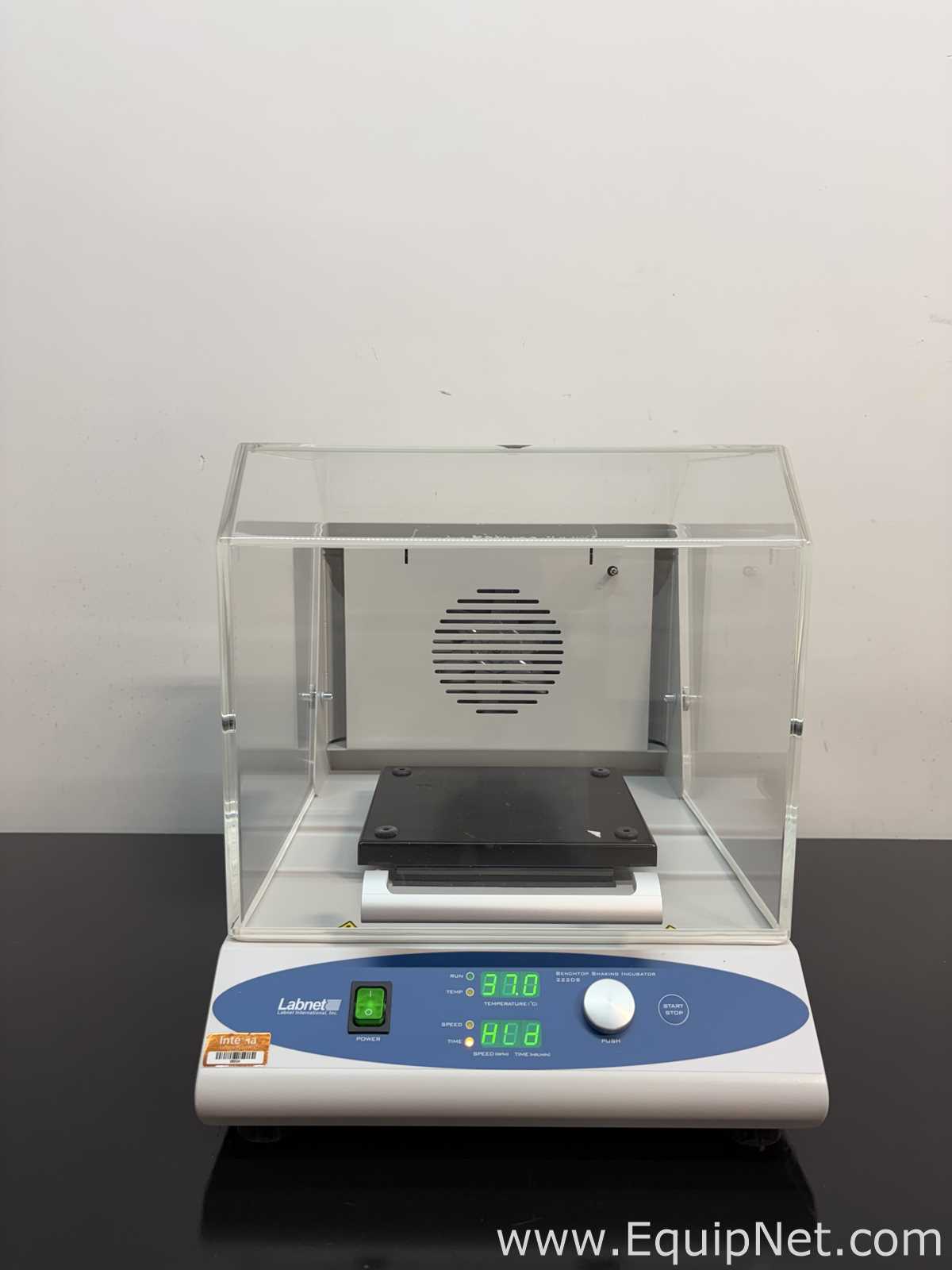 LabNet I-5222-DS Bench Top Shaking Incubator