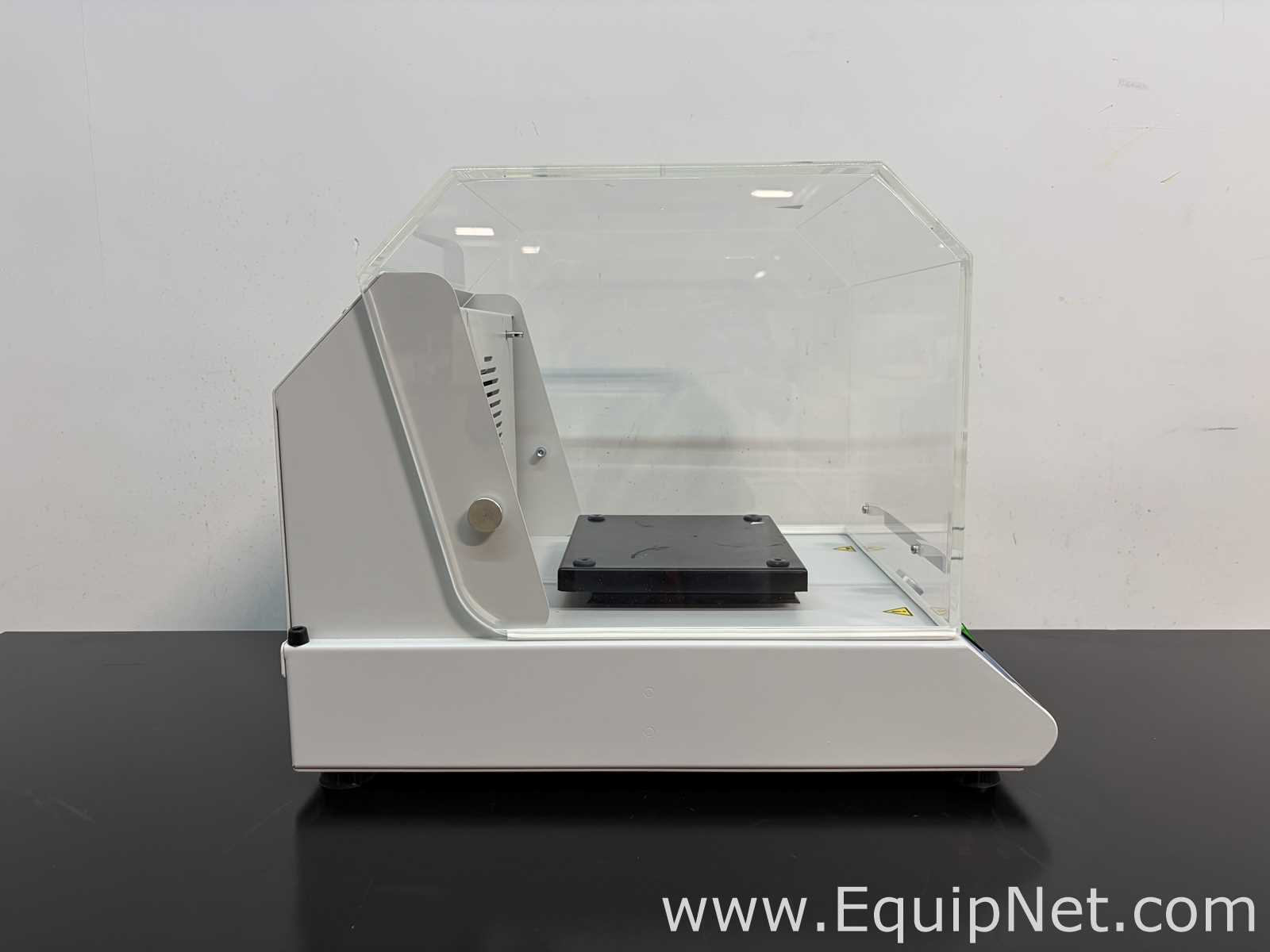 LabNet I-5222-DS Bench Top Shaking Incubator