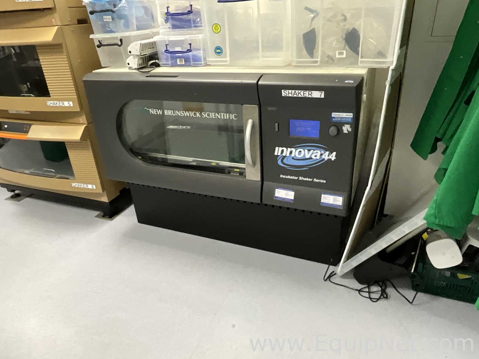 New Brunswick Innova 44 Laboratory Incubator Shaker