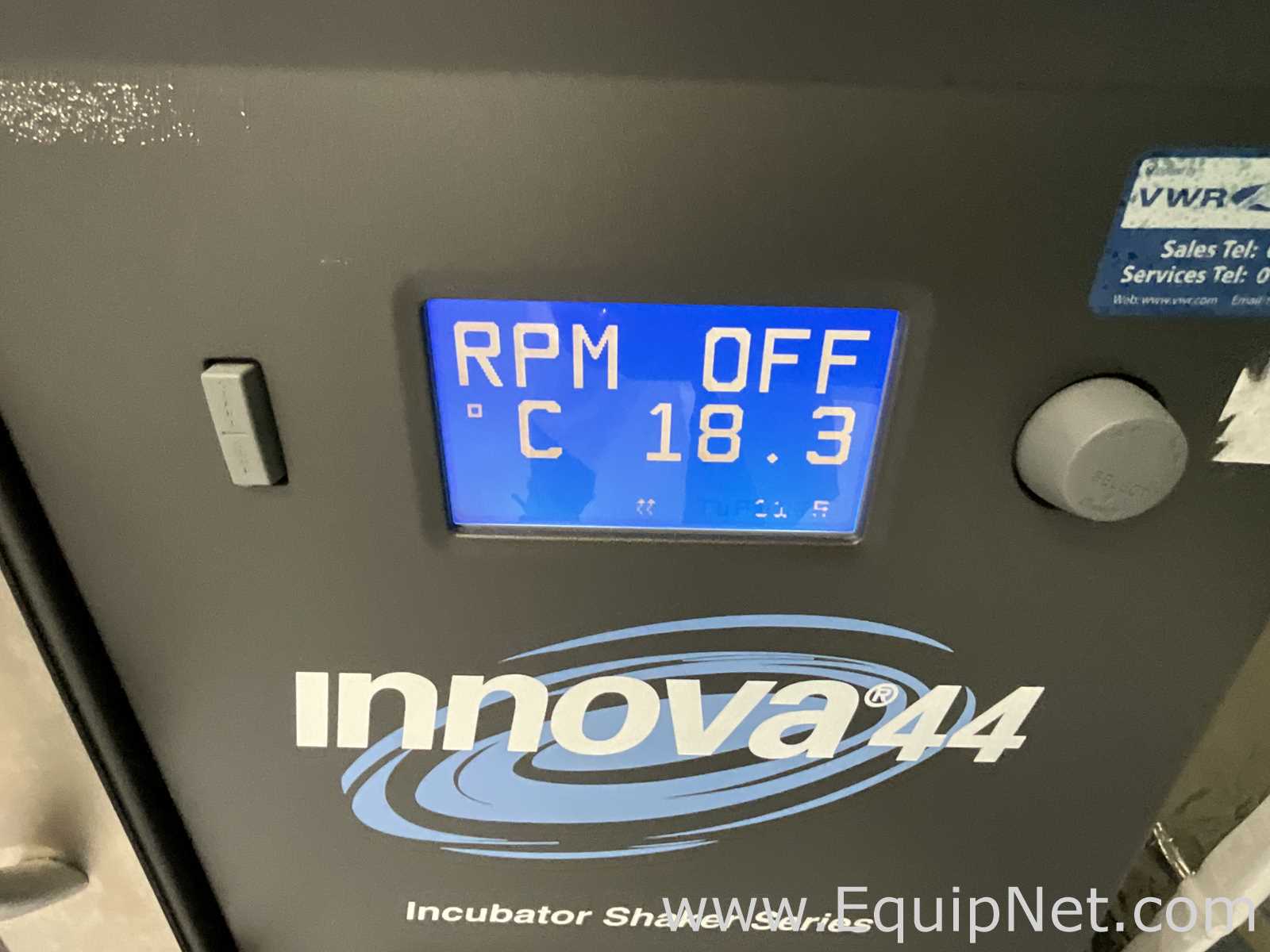 New Brunswick Innova 44 Laboratory Incubator Shaker