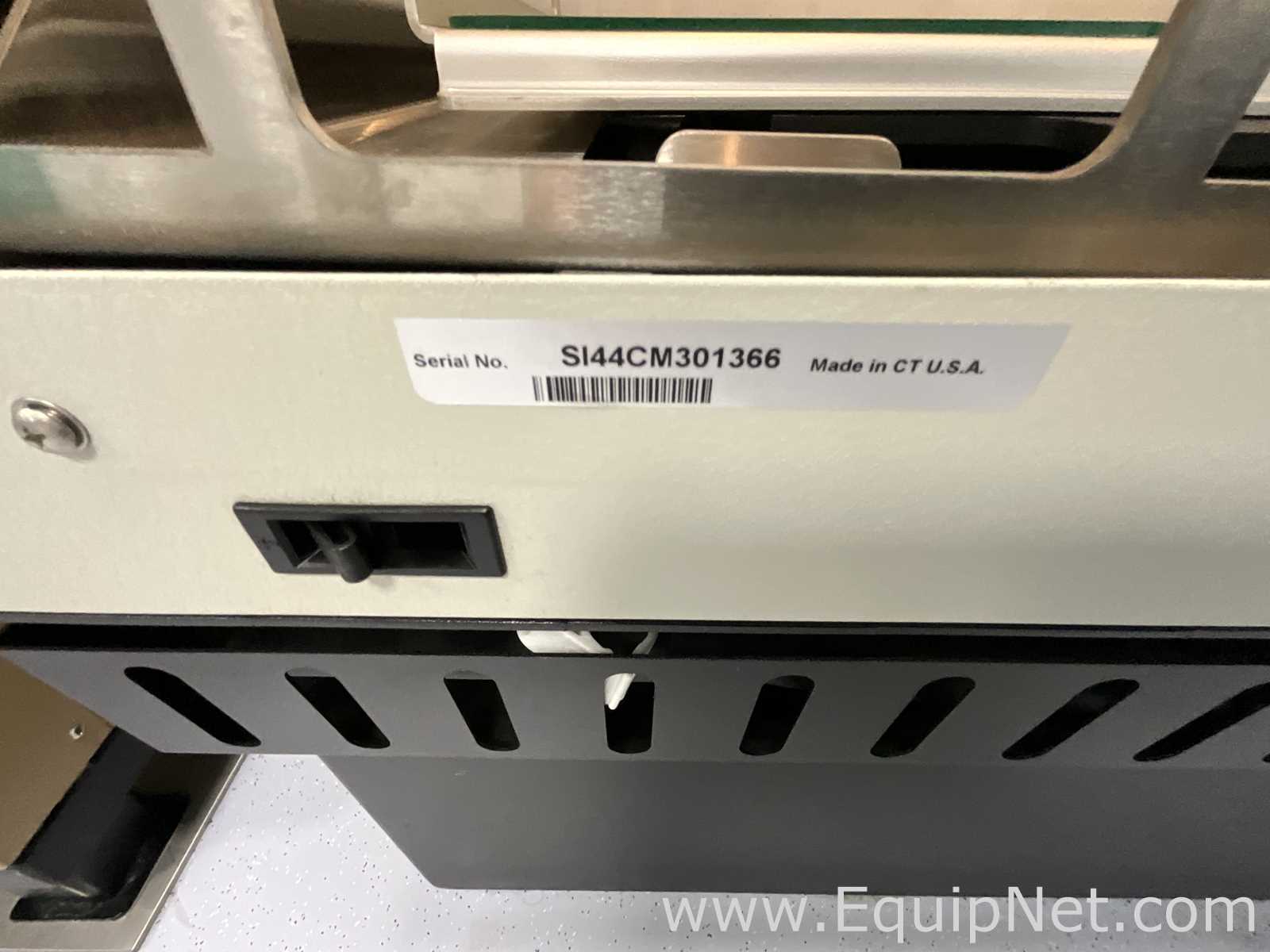 New Brunswick Innova 44 Laboratory Incubator Shaker