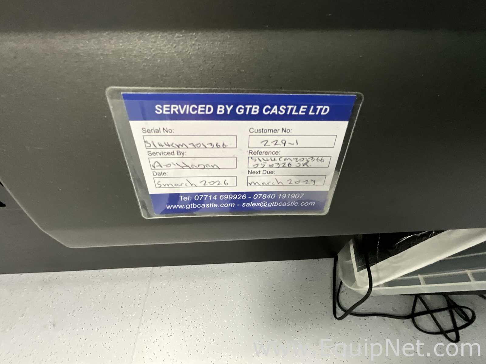 New Brunswick Innova 44 Laboratory Incubator Shaker