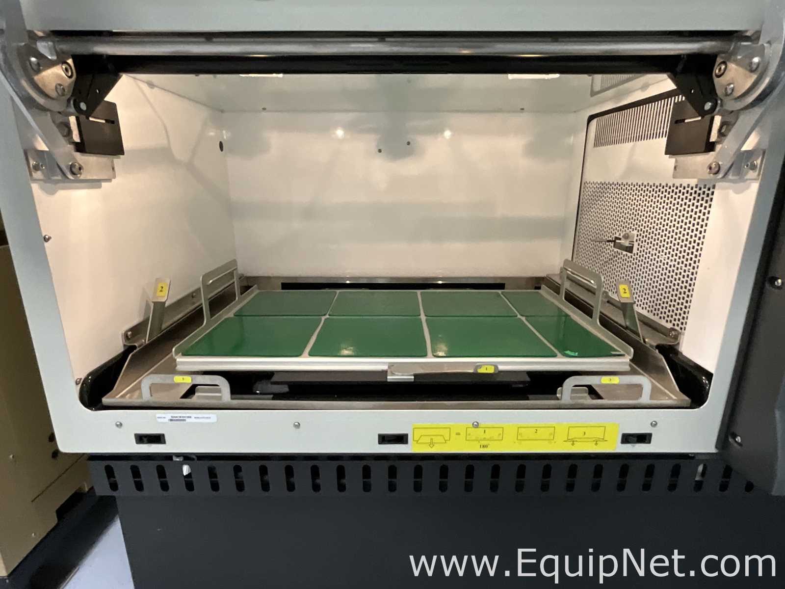 New Brunswick Innova 44 Laboratory Incubator Shaker