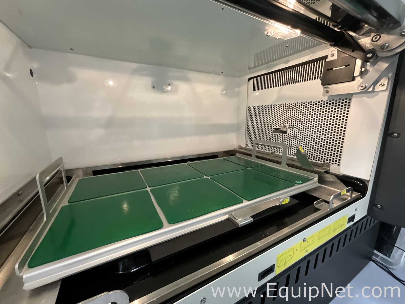 New Brunswick Innova 44 Laboratory Incubator Shaker