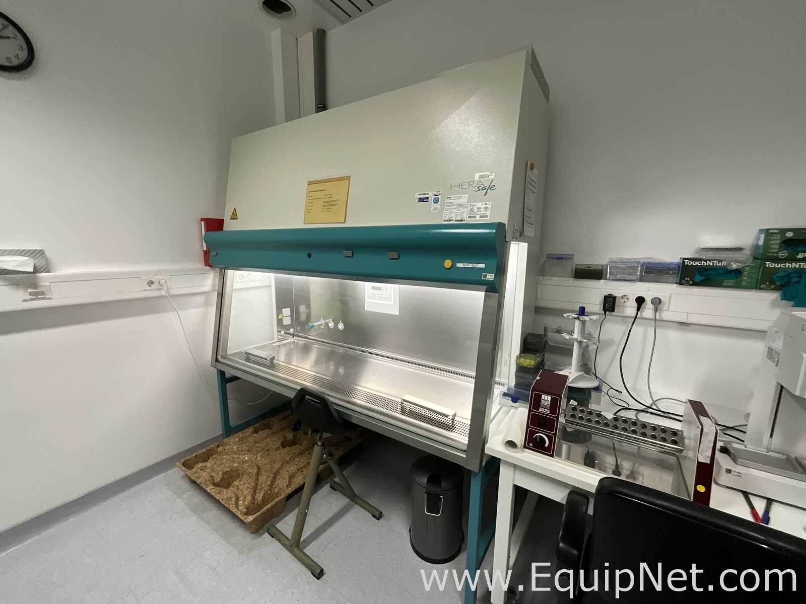 Kendro Herasafe KS18 Fume Hood