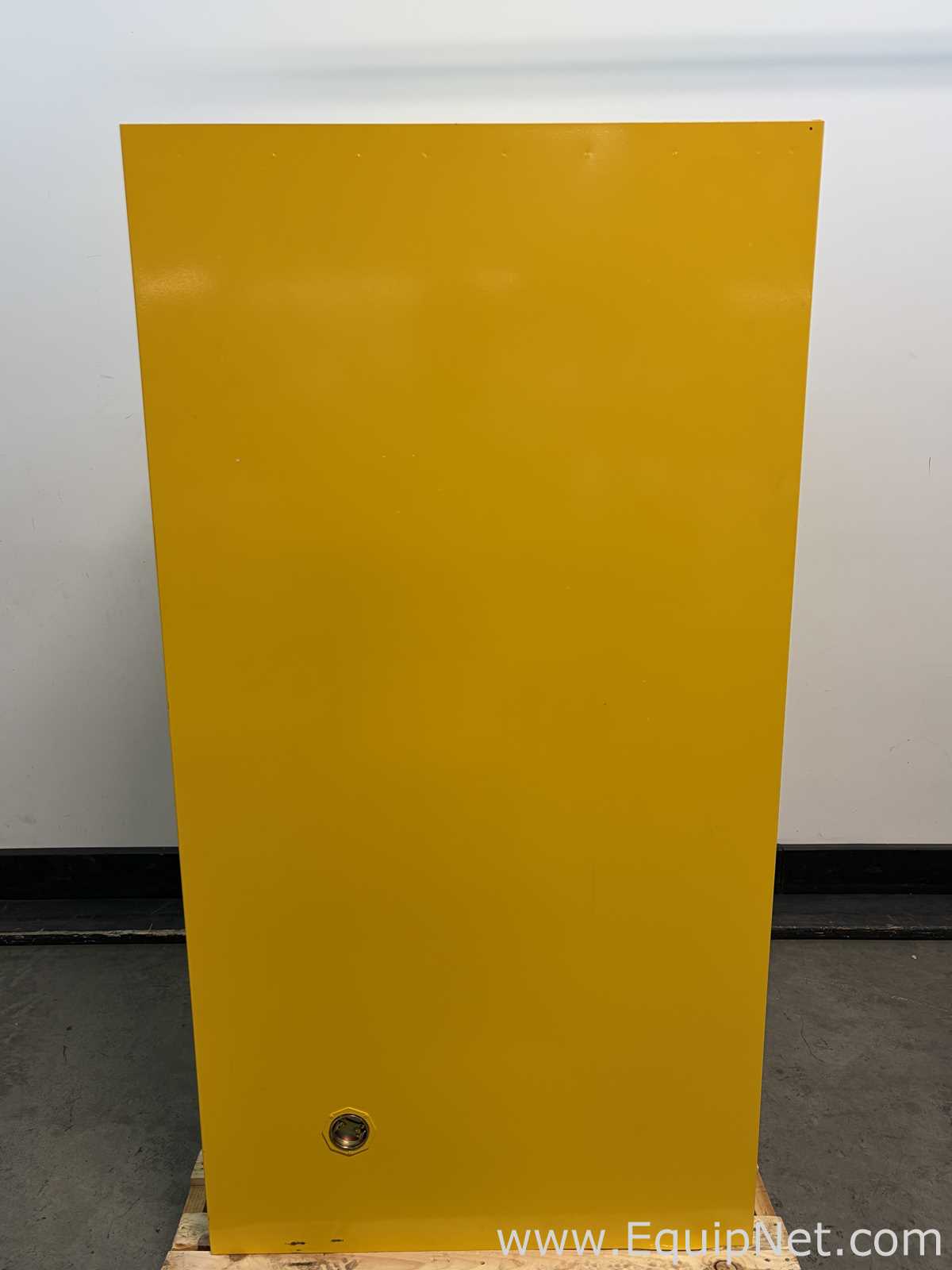 VWR 89522-634 90 Gal. Flammable Storage Cabinet