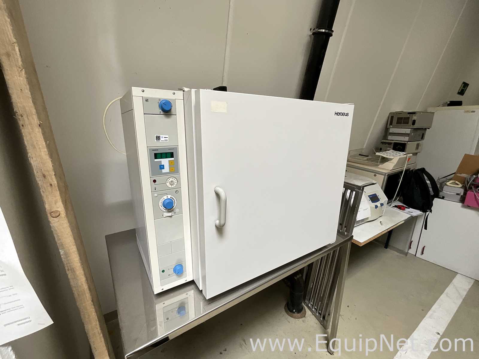 Kendro Laboratory Products B 6120 Labatory Incubator with ELMI Sky Line
