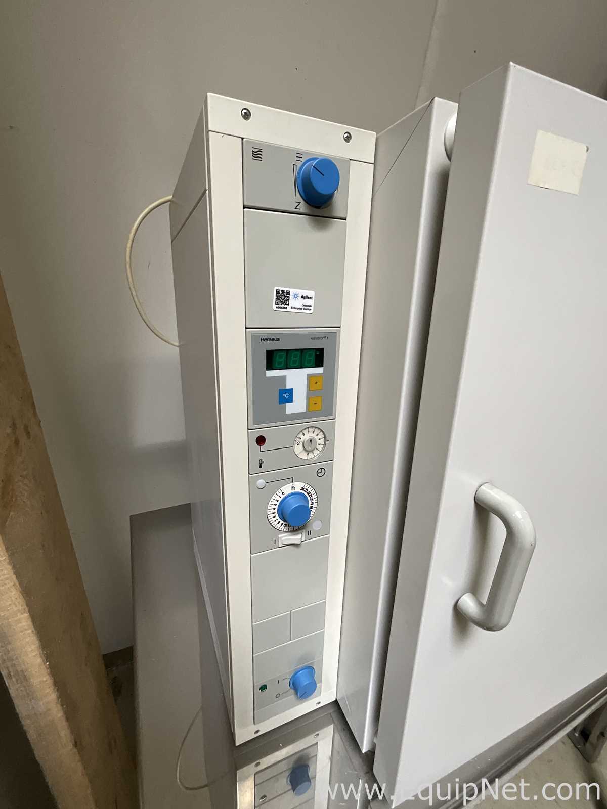 Kendro Laboratory Products B 6120 Labatory Incubator with ELMI Sky Line
