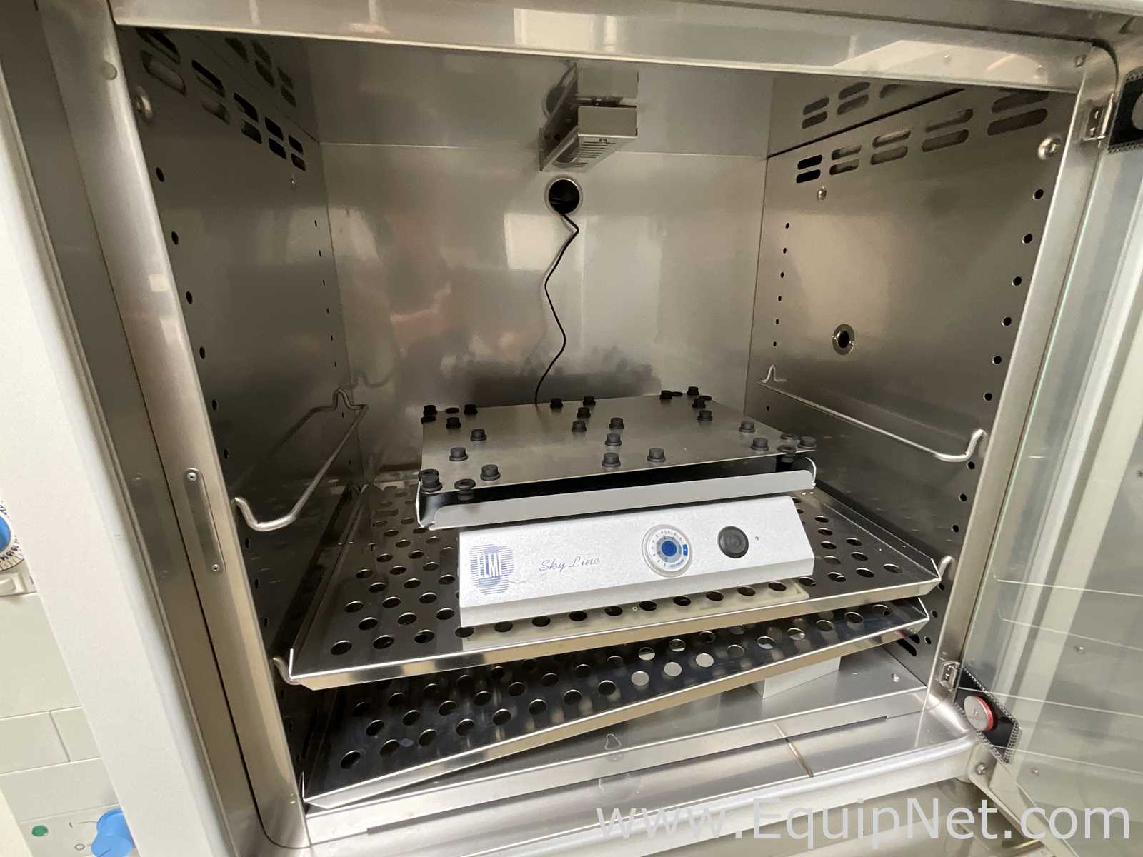 Kendro Laboratory Products B 6120 Labatory Incubator with ELMI Sky Line