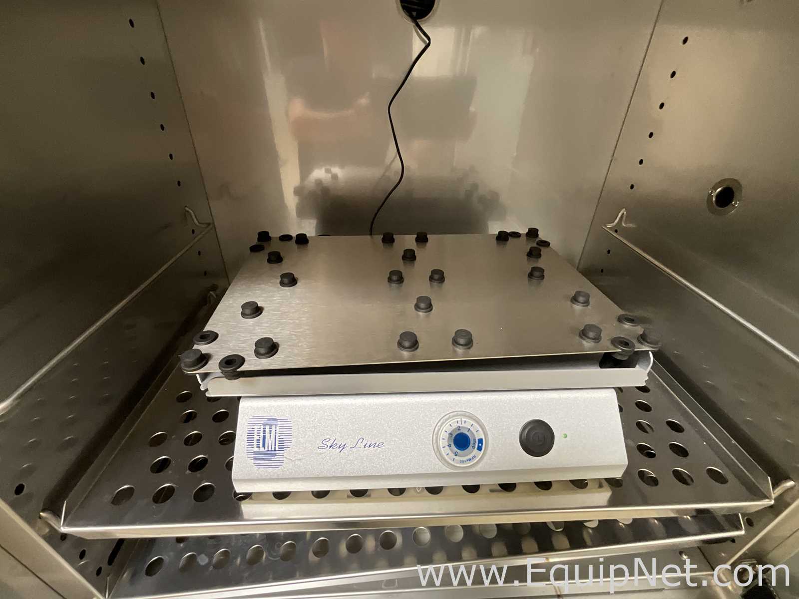 Kendro Laboratory Products B 6120 Labatory Incubator with ELMI Sky Line